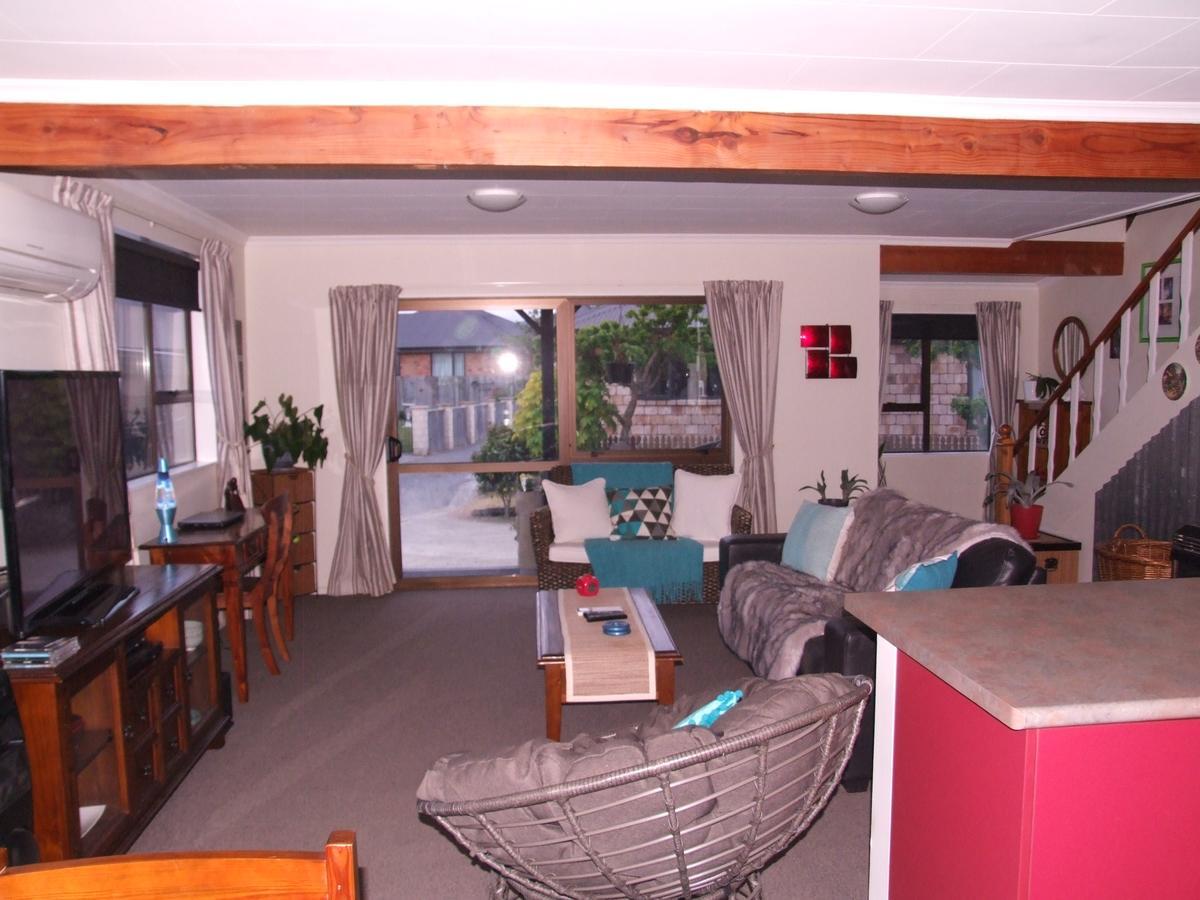 Annie'S Bnb At 7C Renwick Exterior photo